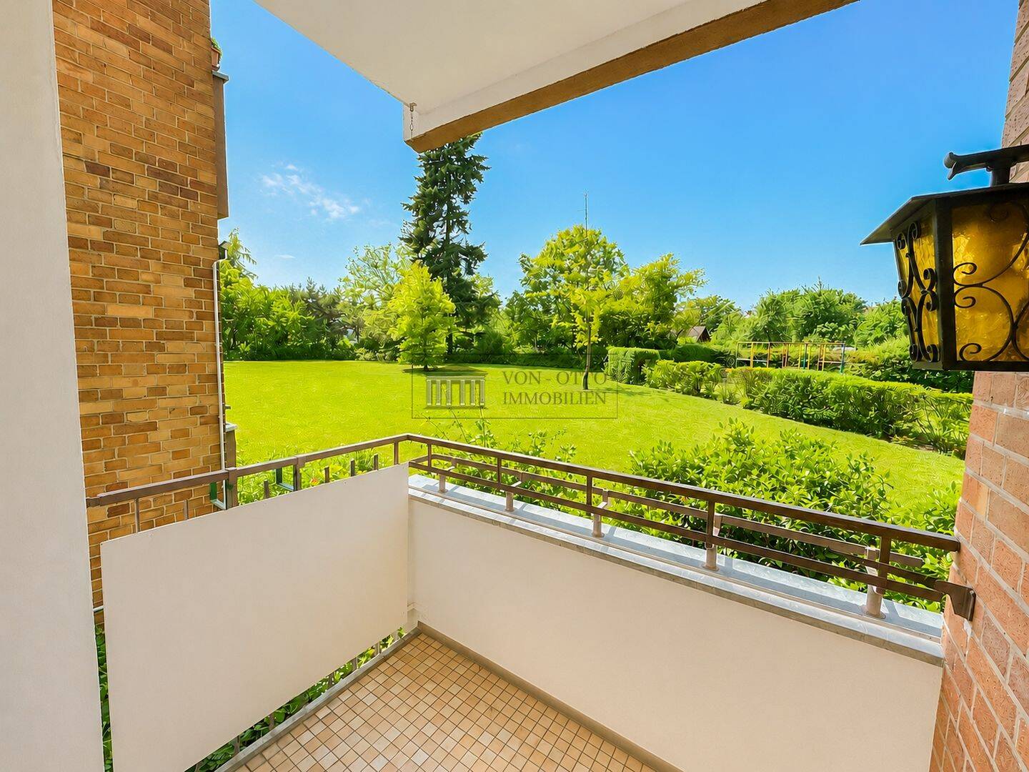 Frisch renoviert, bezugsfrei und mit unverbaubarem Grünblick, 12105 Berlin (Tempelhof-Schöneberg Mariendorf Schöneberg Tempelhof)
