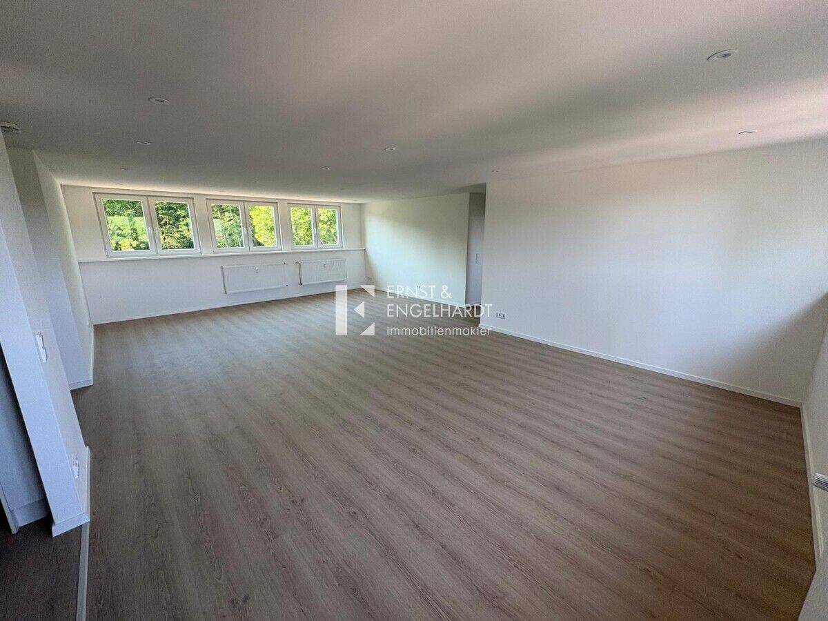 Modern renovierte 3-Zimmer-Wohnung mit Einbauküche & Stellplatz (LEVI17 L7), 97318 Kitzingen