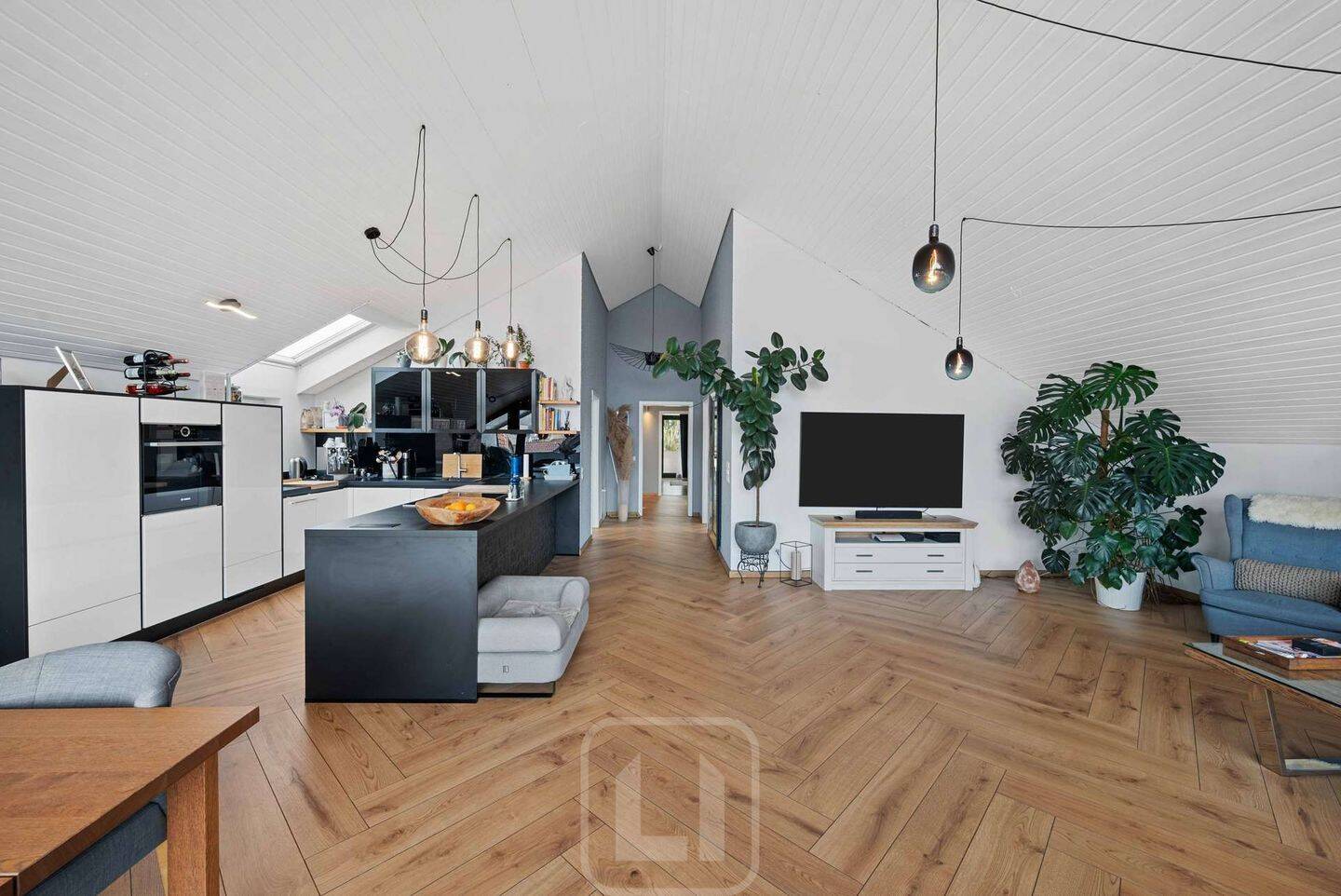 Großzügige 5-Zimmer-Wohnung mit exzellenter Raumaufteilung, Licht, Weite und Komfort | Stellplatz, 75365 Calw