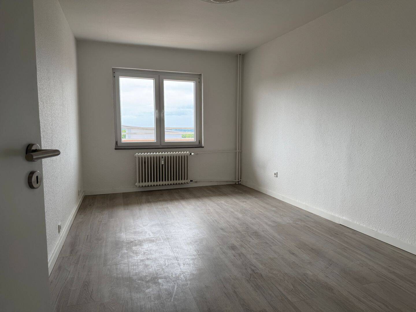 Helle 2-Zimmer-Wohnung mit Balkon & Weitblick im 6. OG – ruhige Lage in Mettmann, 40822 Mettmann