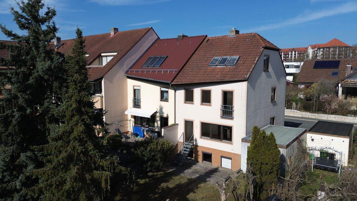 Doppelhaushälfte mit Garage und Kfz-Stellplatz in Herzogenaurach-Nähe Rehaklinik, 91074 Herzogenaurach