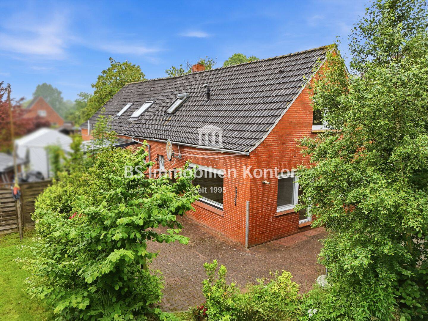 Groothusen! Doppelhaushälfte mit Garage, Carport und Gartenanlage!, 26736 Krummhörn