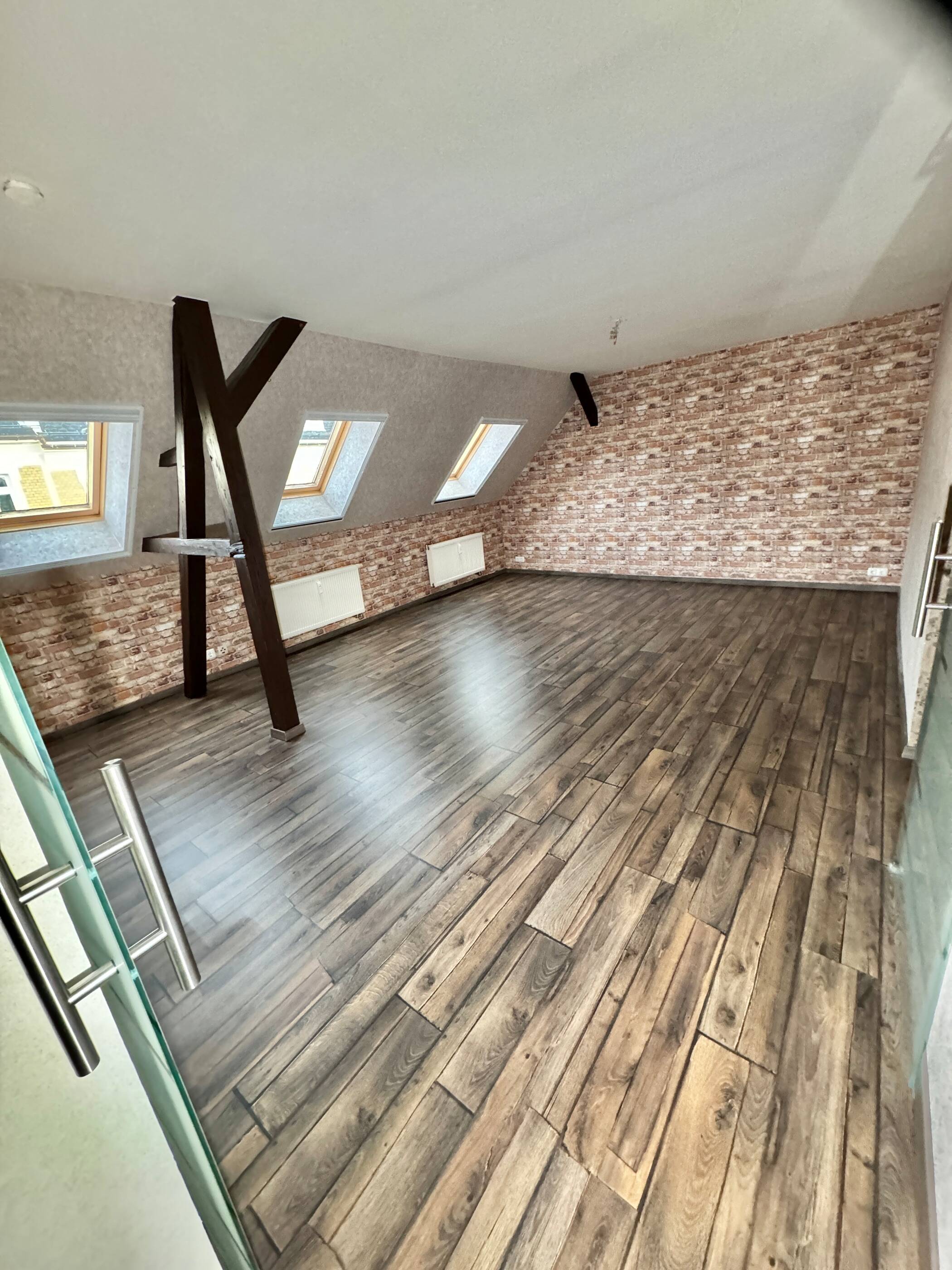 ==4.Zimmer-Wohnung im Dachgeschoss ==, 7545 Gera (Bieblach Innenstadt Ostviertel Pforten Untermhaus)