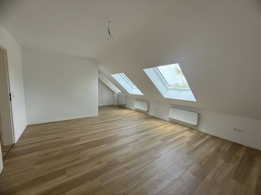 Kernsaniert: Moderne Dachgeschoss-Wohnung im beliebten Uerdingen. – 47829 Krefeld – Bild 1 von 3
