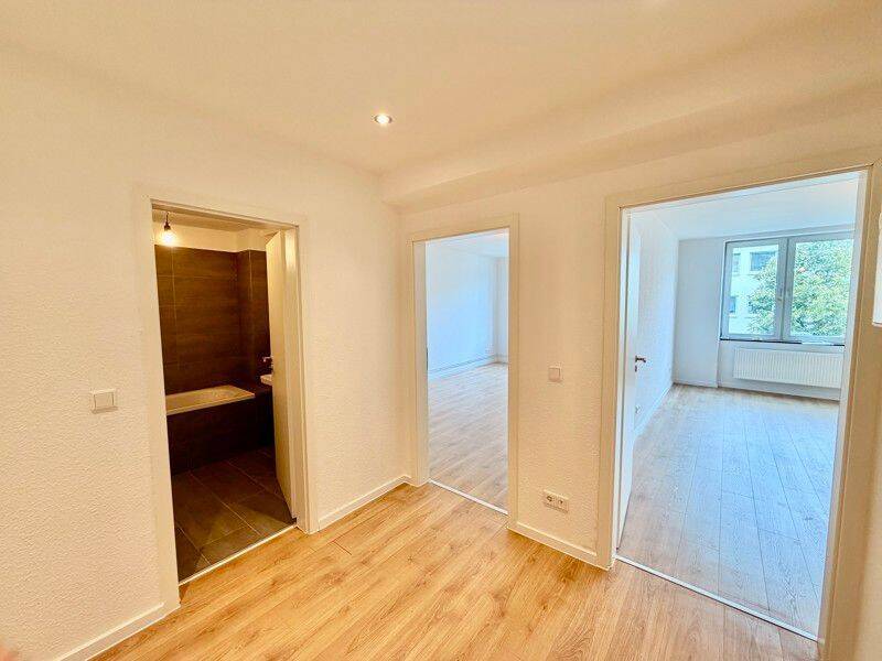 Frisch renovierte 2-Zimmer-Wohnung in begehrter Lage von Düsseldorf-Unterbilk – inklusive neuer Einbauküche, 40219 Düsseldorf (Hafen Unterbilk)