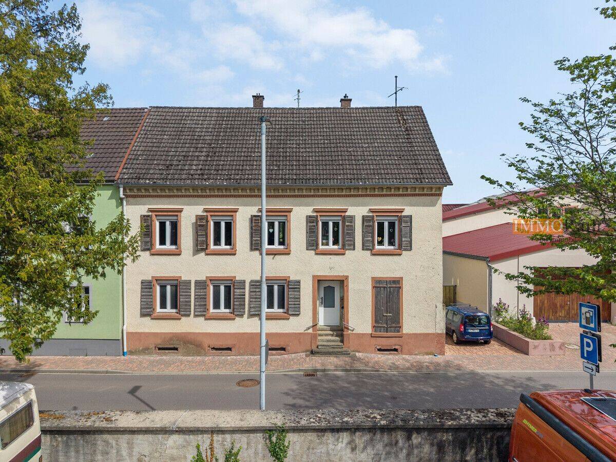 IMMORath.de – Zweifamilienhaus mit Ausbaupotential und großzügige Gartenfläche, 79356 Eichstetten am Kaiserstuhl