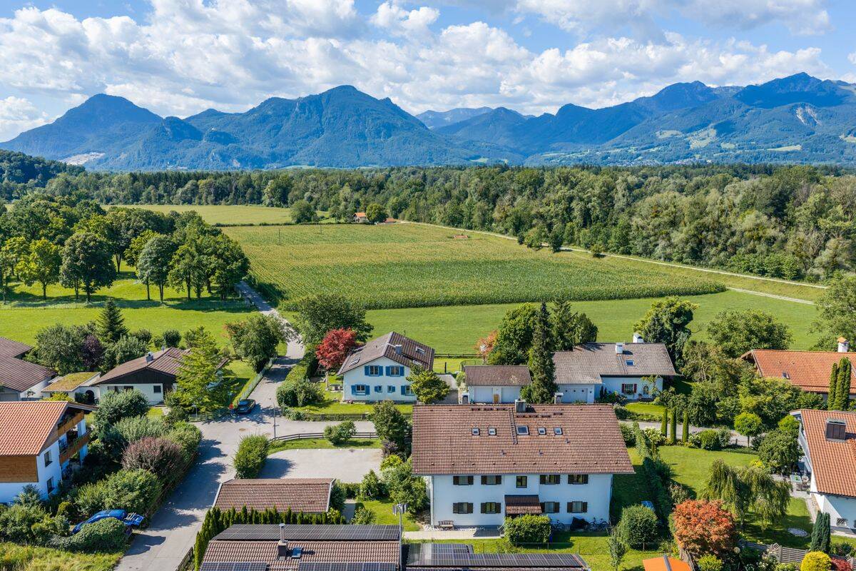 Wohnen mit Alpenblick: Charmante 2-Zimmer-Wohnung mit sonnigem Balkon in Neubeuern, 83115 Neubeuern