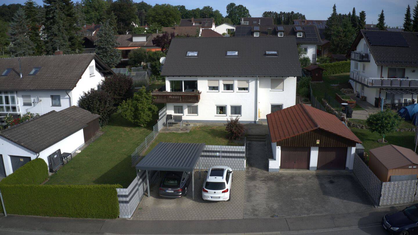 Durchdacht aufgeteiltes Dreifamilienhaus mit Weitblick und Ertragspotenzial in Bad Schussenried, 88427 Bad Schussenried