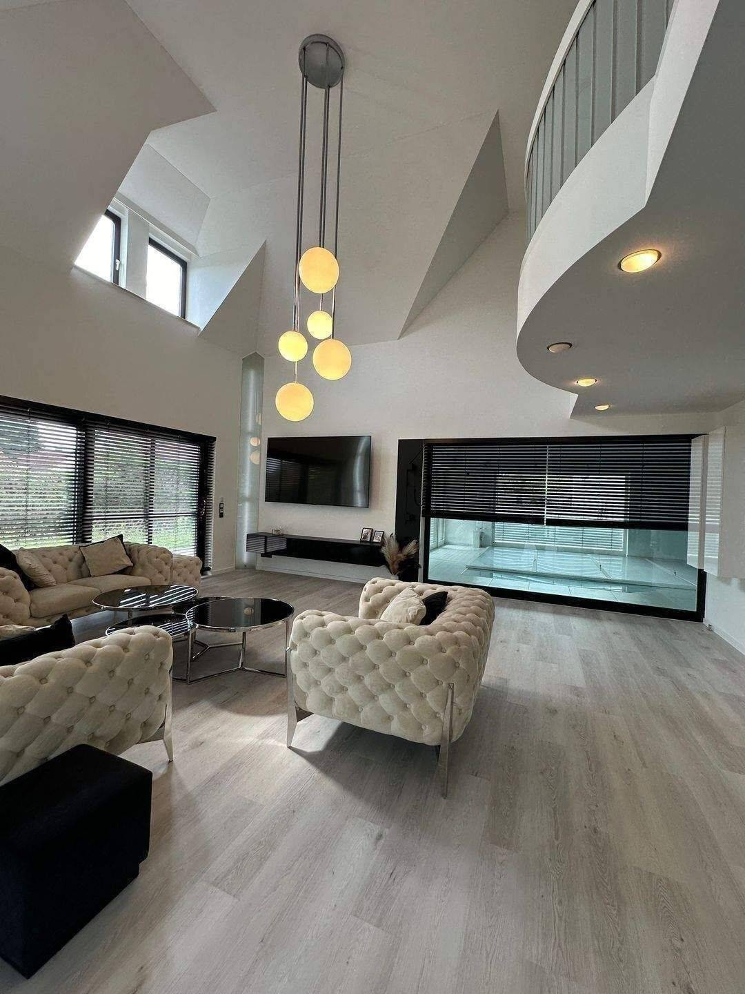 Postbauer-Heng OT Kemnath ~ Architektenvilla mit Blickfang Indoorpool – Terrassen – Garten – Garagen – Einliegerwohnung, 92353 Postbauer-Heng