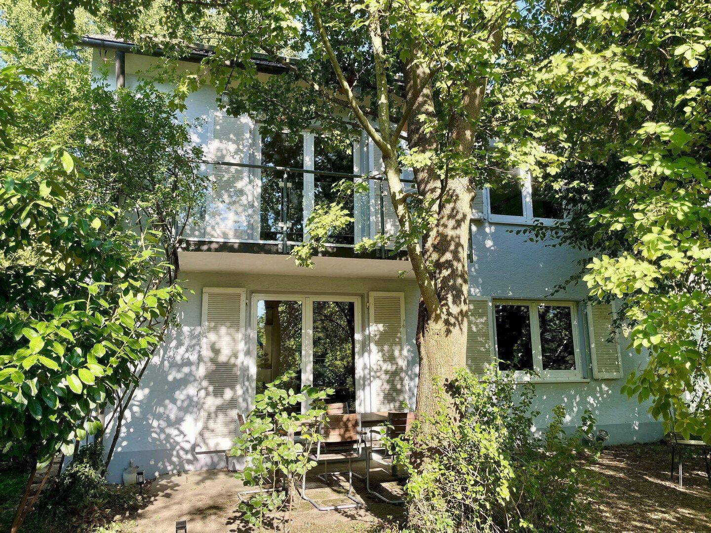 Im Grünen und doch mittendrin – charmante Doppelhaushälfte mit parkartigem Garten in Staufen, 79219 Staufen im Breisgau