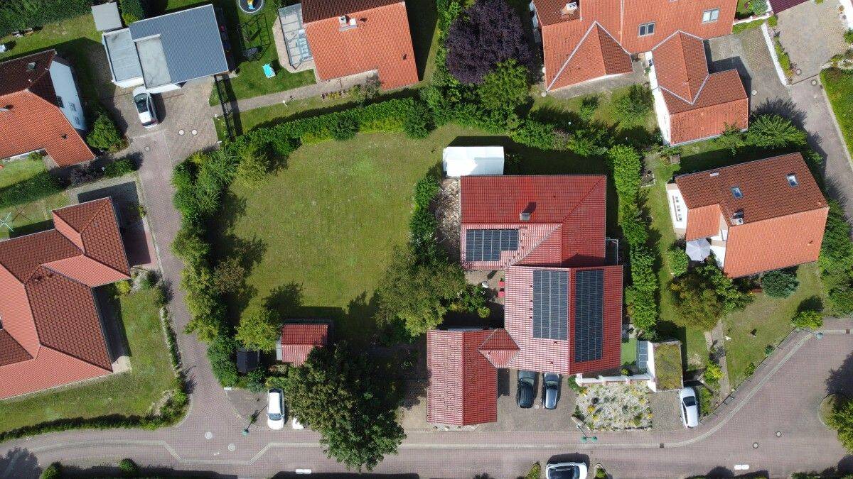 Attraktives Ein-/ Zweifamilienhaus mit PV- Anlage, Doppelgarage und Bauplatz in bester Ortslage, 21481 Lauenburg/Elbe
