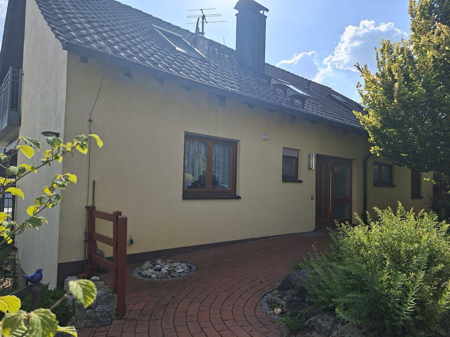 Geräumiges Haus mit 3 Wohnungen und Doppelgarage, 90613 Großhabersdorf