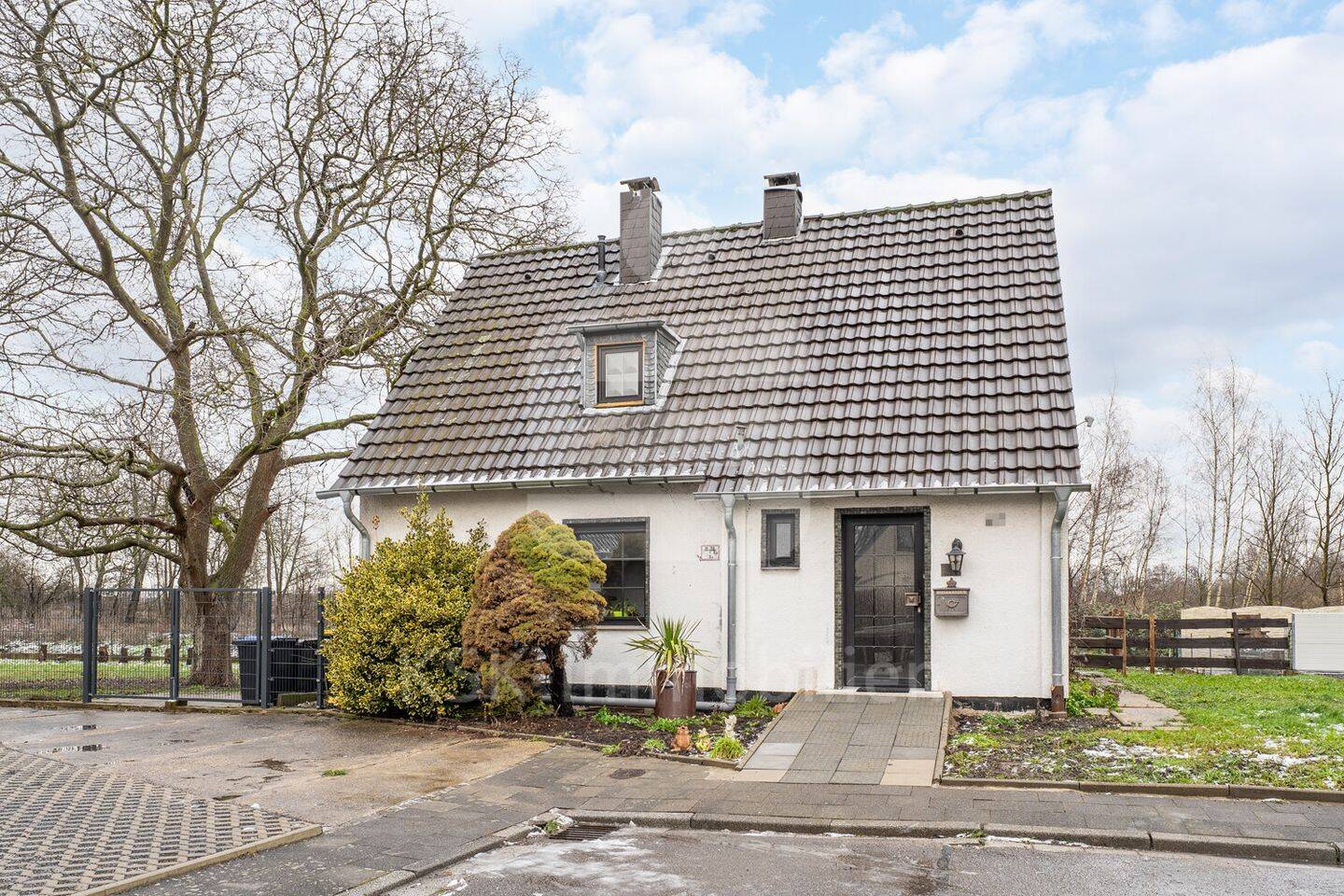 Handwerker gesucht! Freistehendes Einfamilienhaus auf Erbpachtgrundstück., 50181 Bedburg