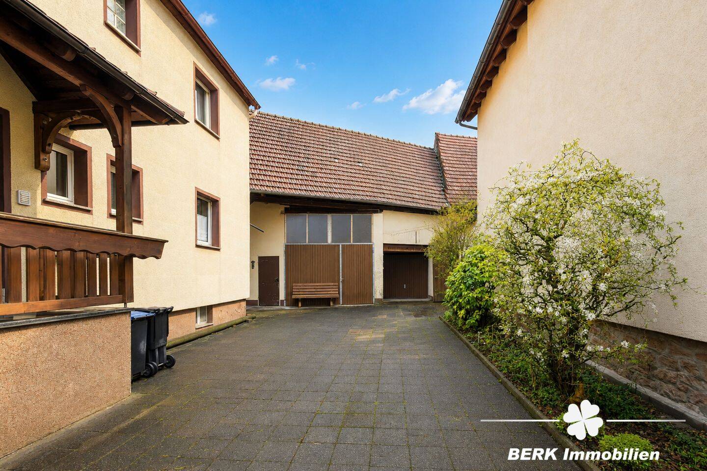 BERK Immobilien – Großzügiges Haus mit Charme, Substanz und vielen Möglichkeiten, 63853 Mömlingen