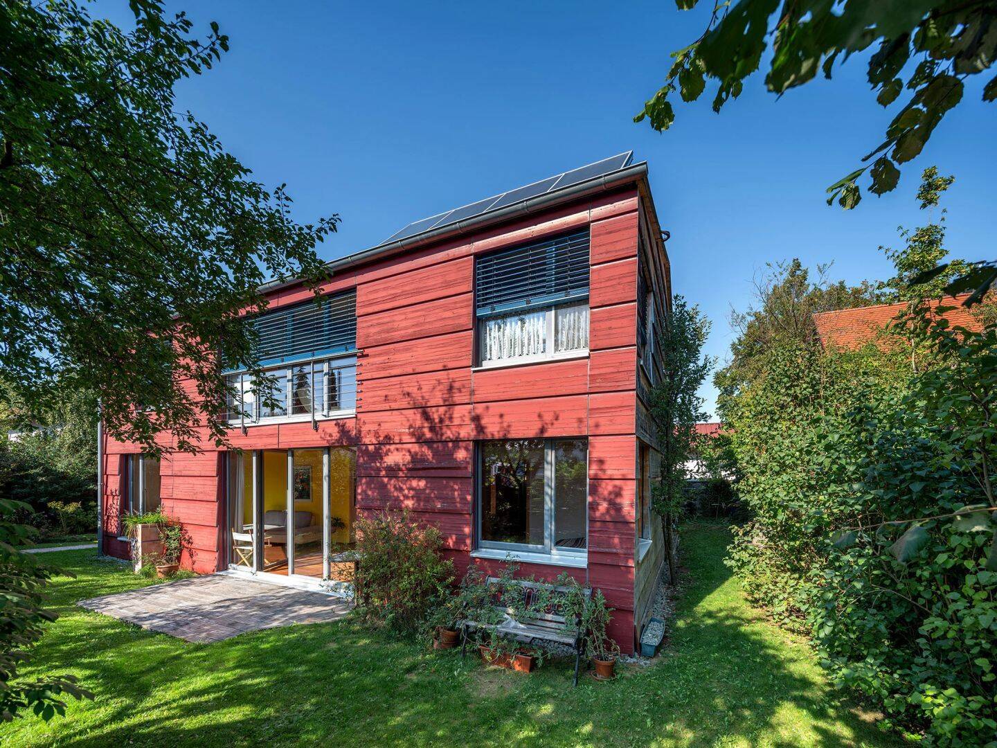 2-Familien-Haus in ökologischer Holzbauweise in absolut ruhiger Lage von Neu-Gilching, 82205 Gilching