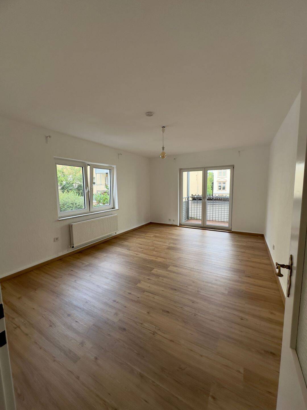 Erstbezug nach Renovierung: 2,5-Zimmer-Wohnung Wiesbaden Nordost | Neue EBK | Balkon | Zentrale Lage, 65195 Wiesbaden (Wiesbaden)