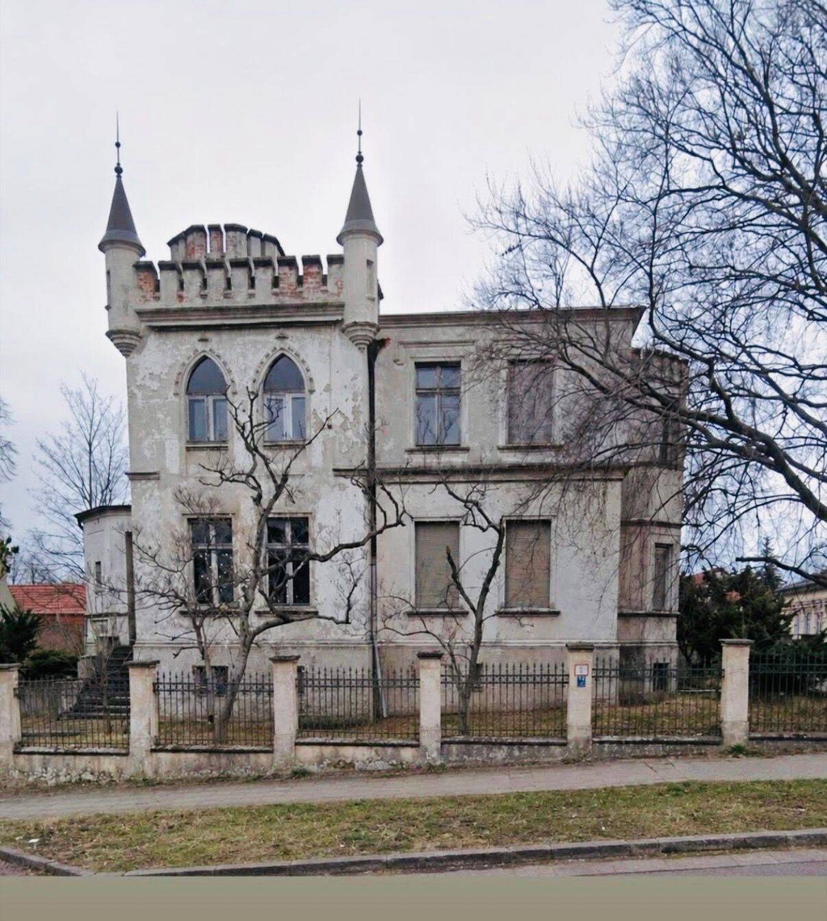 Historische Villa mit Schlosscharakter auf großzügigem Parkgrundstück, 39288 Burg