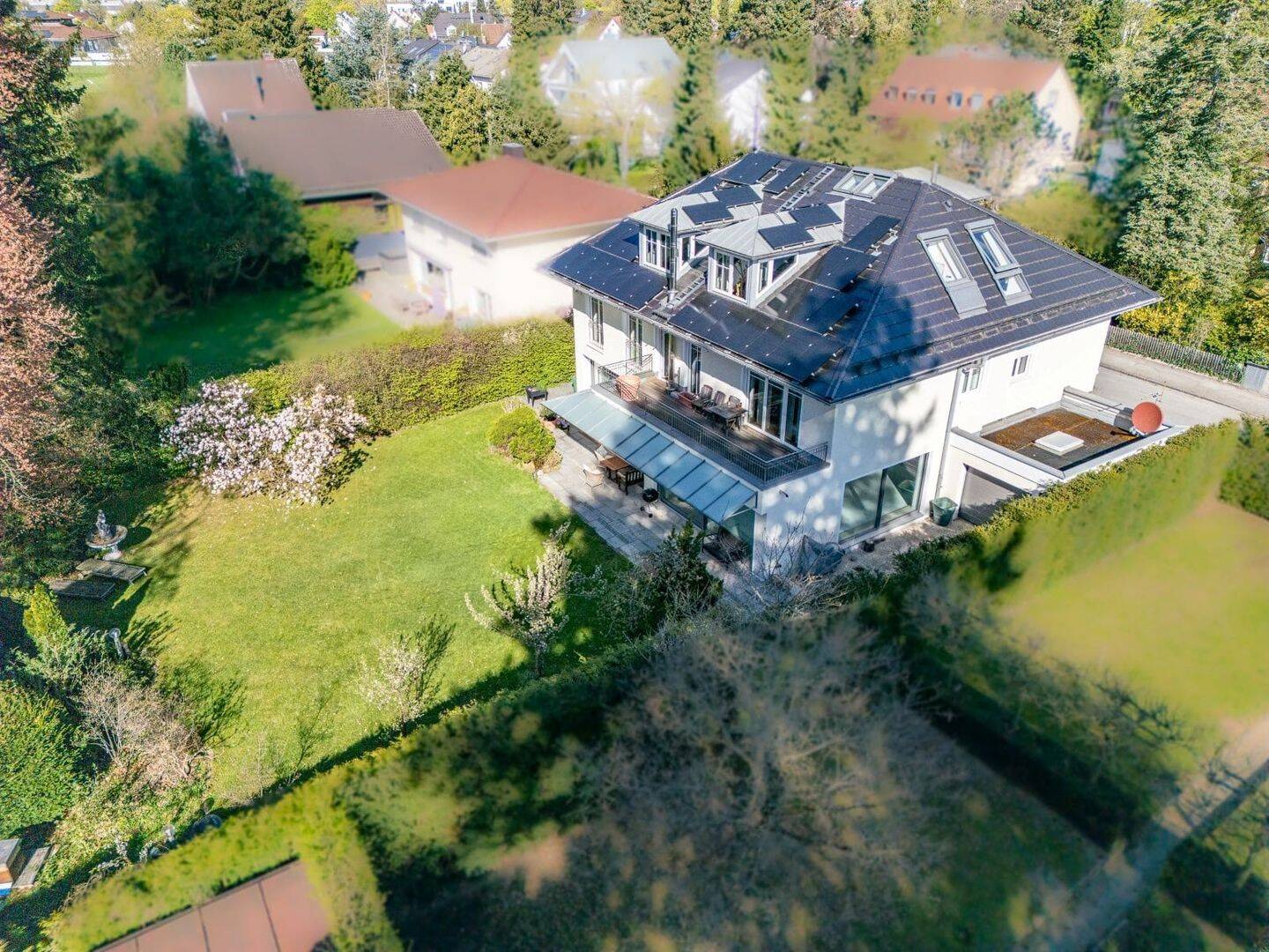 3 WE + genehmigte 4. Einheit: saniertes Anwesen mit Wärmepumpe, Photovoltaik und Indoor-Pool im Waldfriedhofviertel, 81377 München (Hadern Sendling-Westpark)