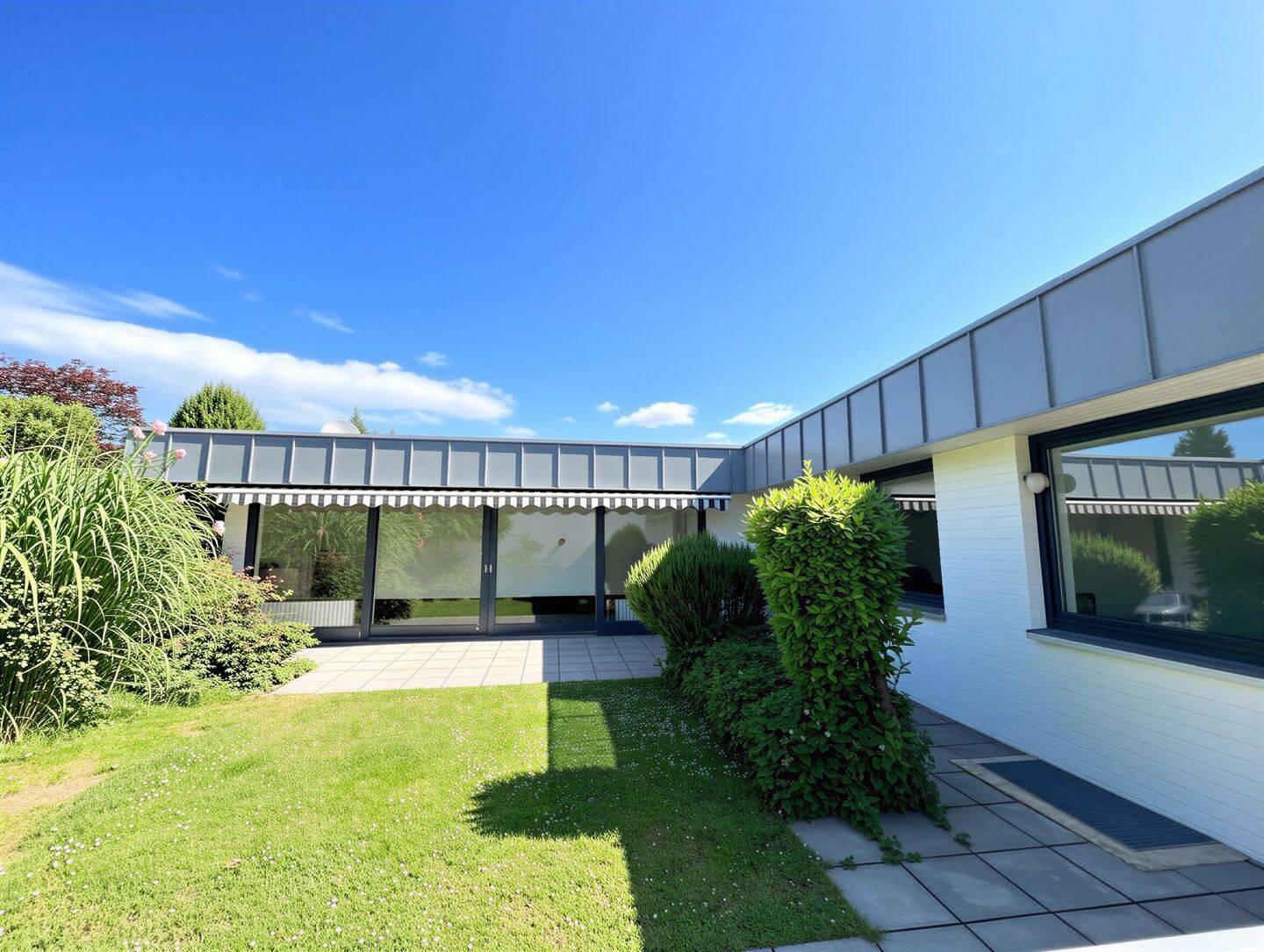 Großer Bungalow mit Einliegerwohnung in beliebter Wohnlage, 41469 Neuss