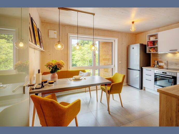 Möbliert: Besondere Wohnung mit viel Holzelementen, 81825 München (Berg am Laim Trudering-Riem)