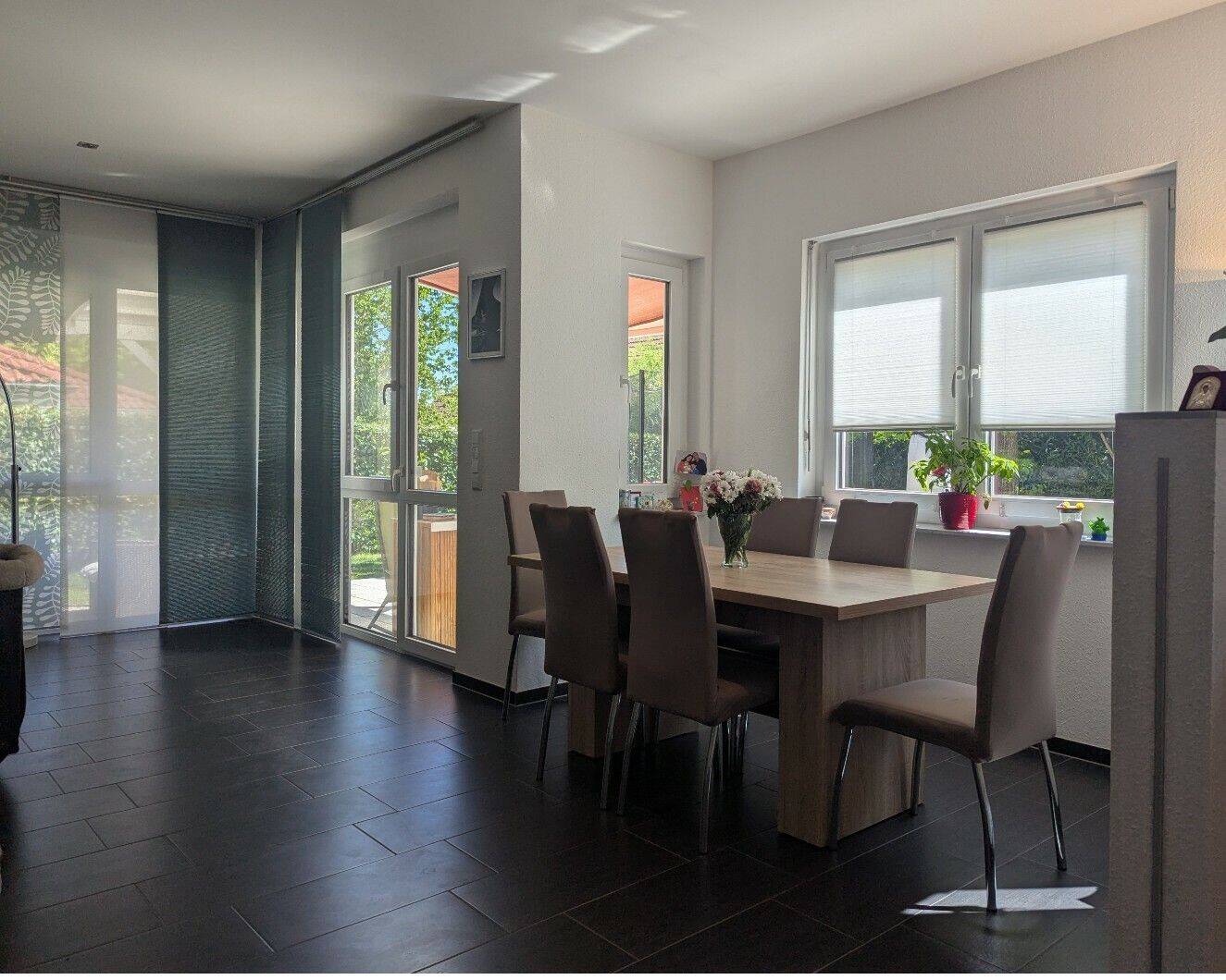 Modernes KfW-70-Einfamilienhaus mit Pool, Wärmepumpe und 556 m² großem Garten in Partenheim, 55288 Partenheim