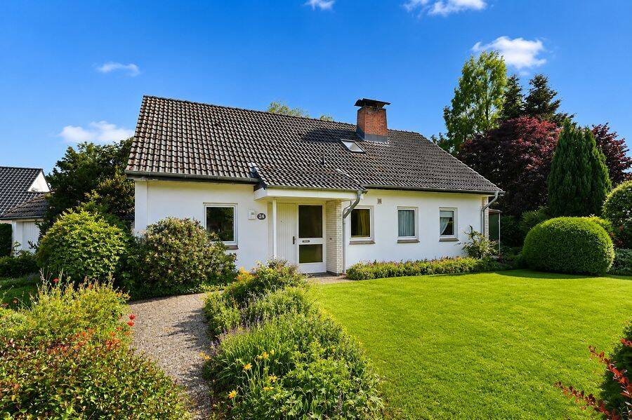 Ruhig gelegenes Einfamilienhaus auf großzügigem Südgrundstück, 25358 Horst (Holstein)