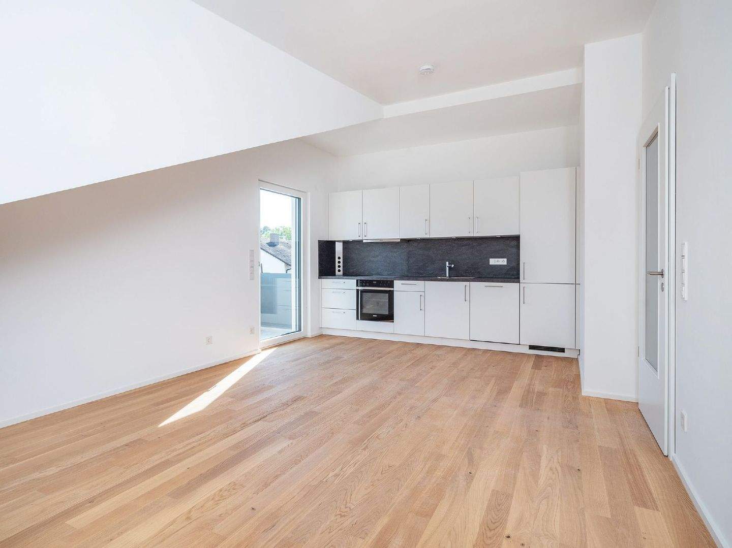 MAIER – Neubau bezugsfertig: 2-Zi-DG-Balkon-WHG mit EBK, TG und Aufzug – WE 12, 85599 Vaterstetten