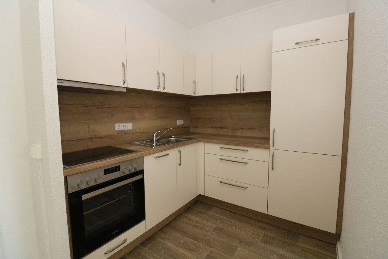 Liebe geht durch den Magen…3-RW mit Einbauküche, Wanne & Balkon!!!, 9599 Freiberg