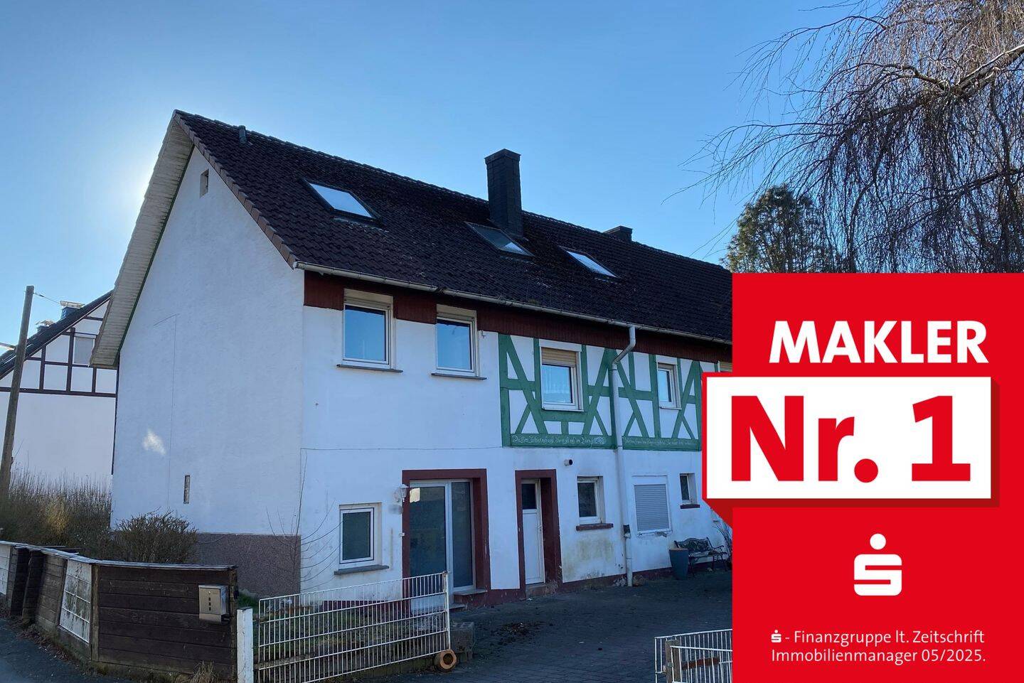 Zweifamilienhaus mit freistehender Doppelgarage, 57334 Bad Laasphe