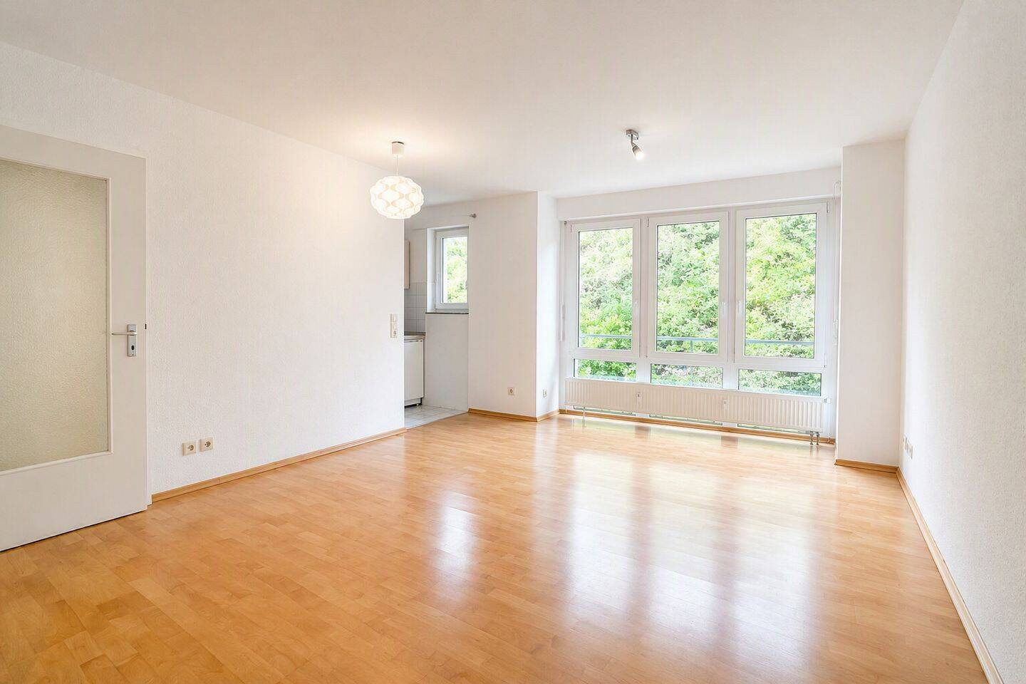 Attraktive 1-Zimmer-Wohnung in ruhiger Lage mit Tiefgaragenstellplatz – sofort verfügbar, 70186 Stuttgart (Ost)