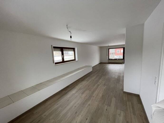Erstbezug nach Modernisierung: Lichtdurchflutete 3-Zimmer-Erdgeschosswohnung in Weinzierlein mit großem Garten von 400 qm!, 90513 Zirndorf