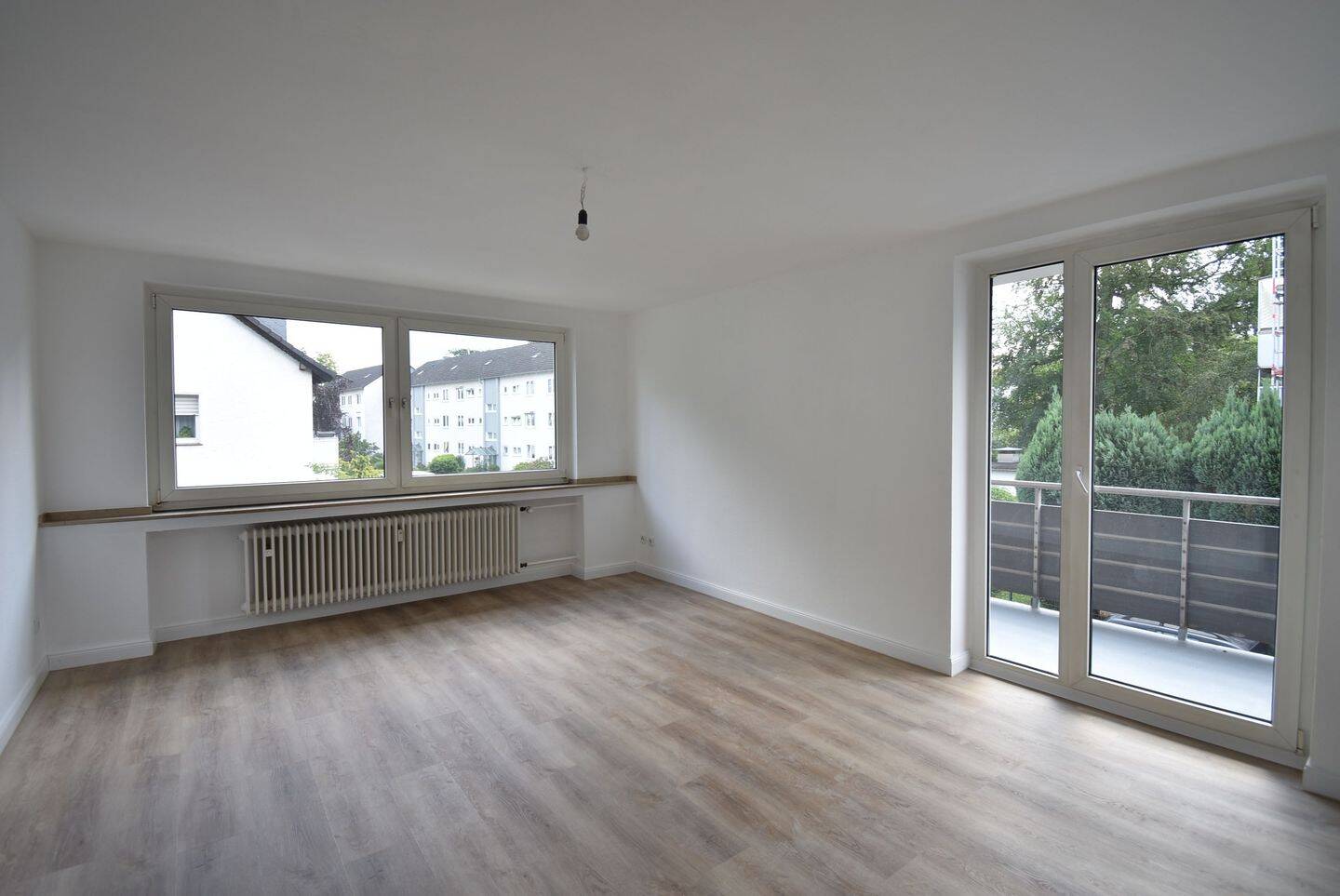 Frisch renoviert! Bezugsfreie 2-Zi-Whg in D-Vennhausen, 40627 Düsseldorf (Gerresheim Unterbach Vennhausen)