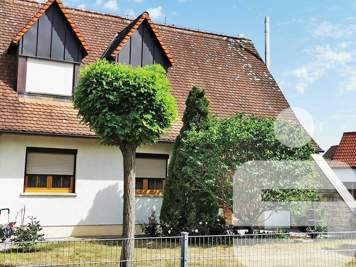 Doppelhaushälfte in Röttenbach, 91187 Röttenbach