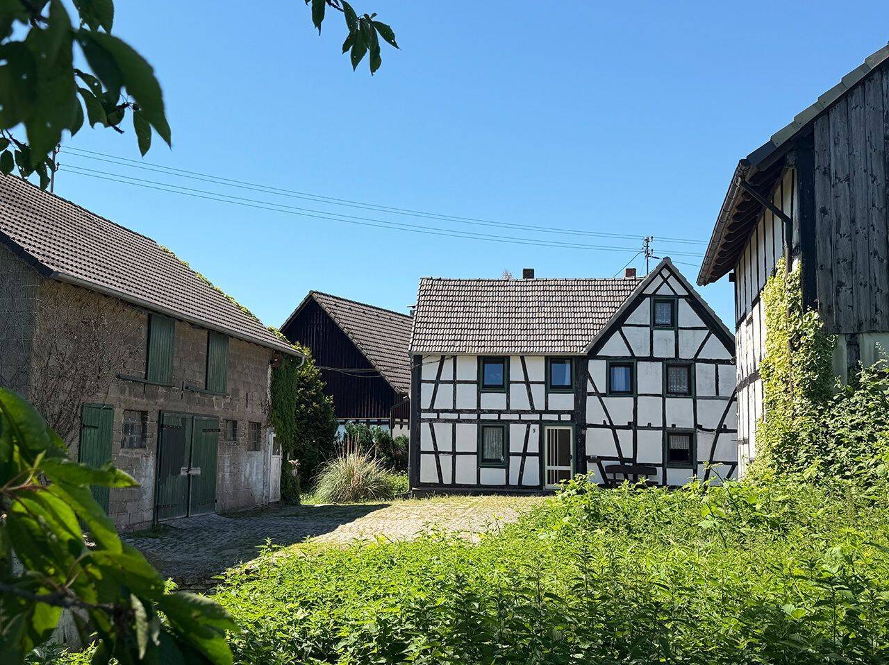 MANNELLA *Handwerker aufgepasst -Ruhig gelegener Fachwerkresthof, Nebengebäude & 3.900 m² Grund.*, 53797 Lohmar