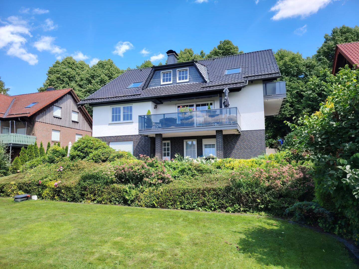 Sonnendurchflutete, renovierte DG-Wohnung 106m2 mit Balkon in sehr ruhiger Lage von Seesen – Waldnähe, 38723 Seesen