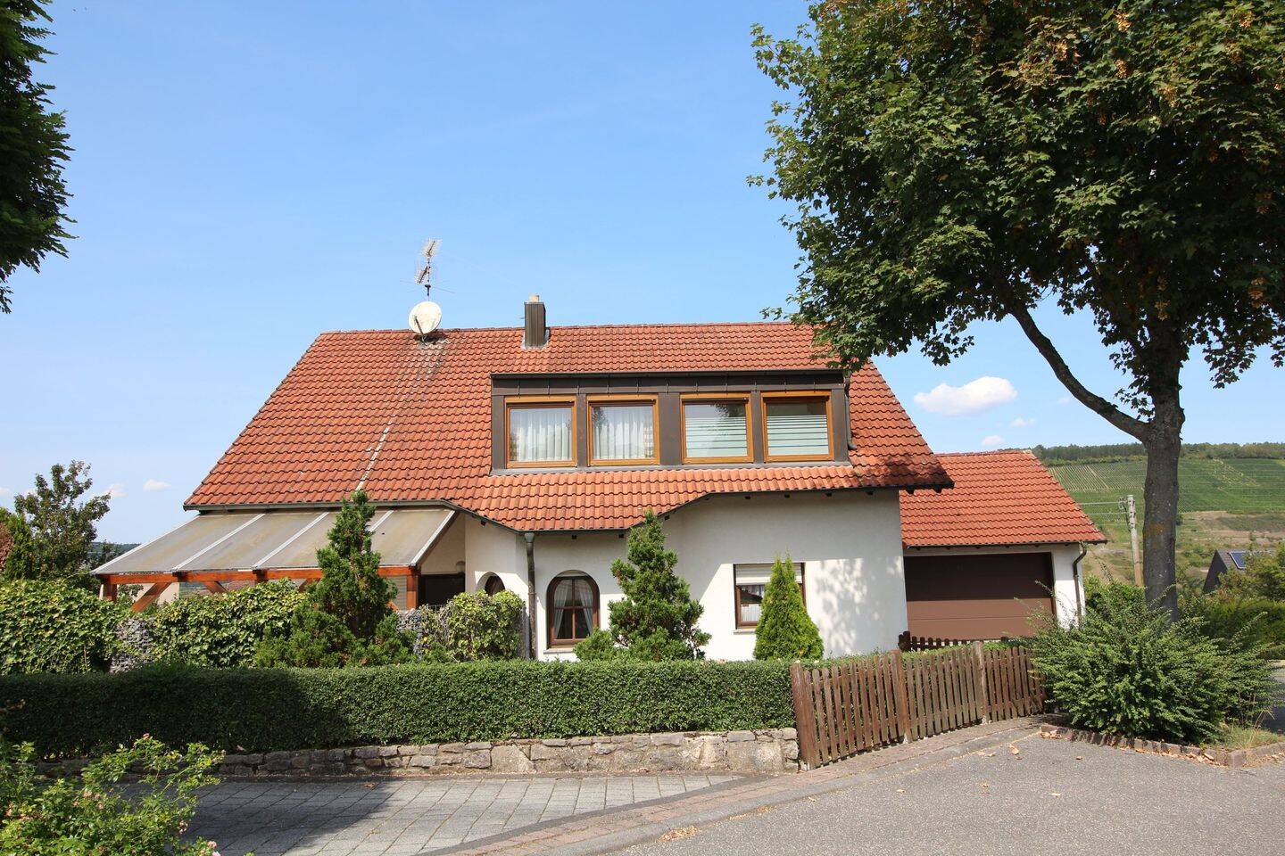 Modernes, freistehendes Ein- bzw. Zweifamilienhaus in Gerlachsheim/Lauda-Königshofen, 97922 Lauda-Königshofen