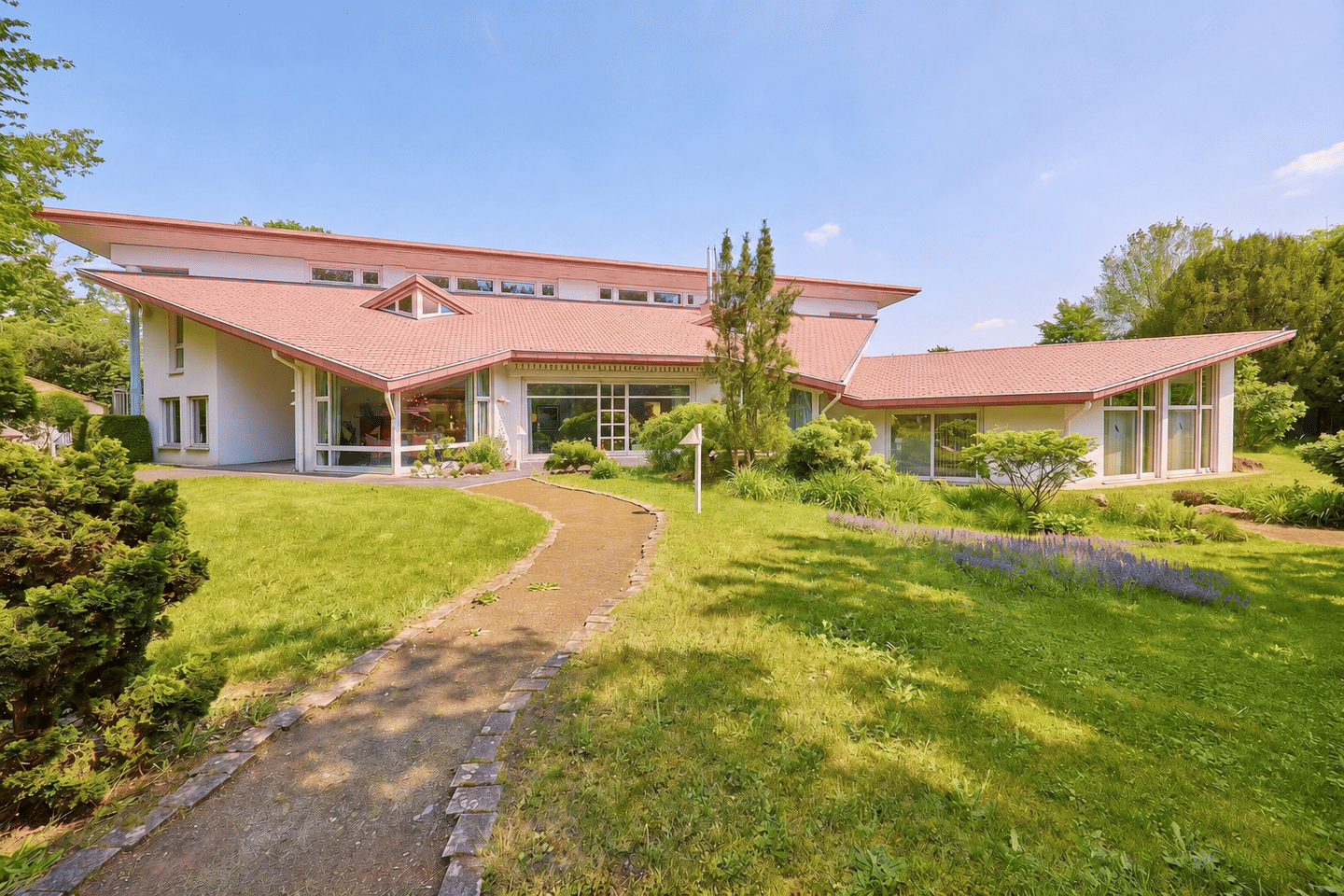 Exklusives Anwesen mit außergewöhnlicher Architektur, parkähnlichem Grundstück und besonderer Privatsphäre!, 66914 Waldmohr