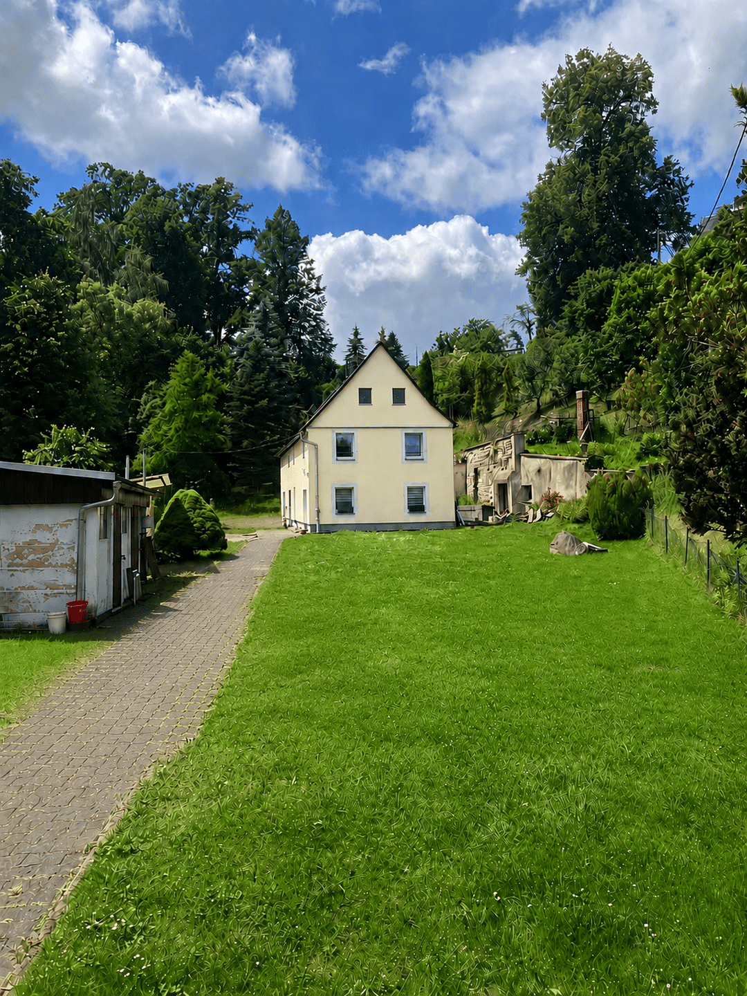 freistehendes Einfamilienhaus in traumhafter Wohnlage, 2779 Hainewalde