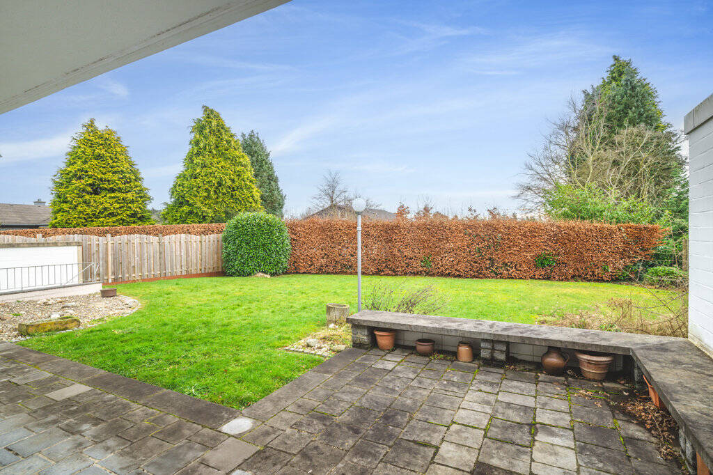 Attraktiver Winkelbungalow mit großem Grundstück in Laurensberg, 52072 Aachen