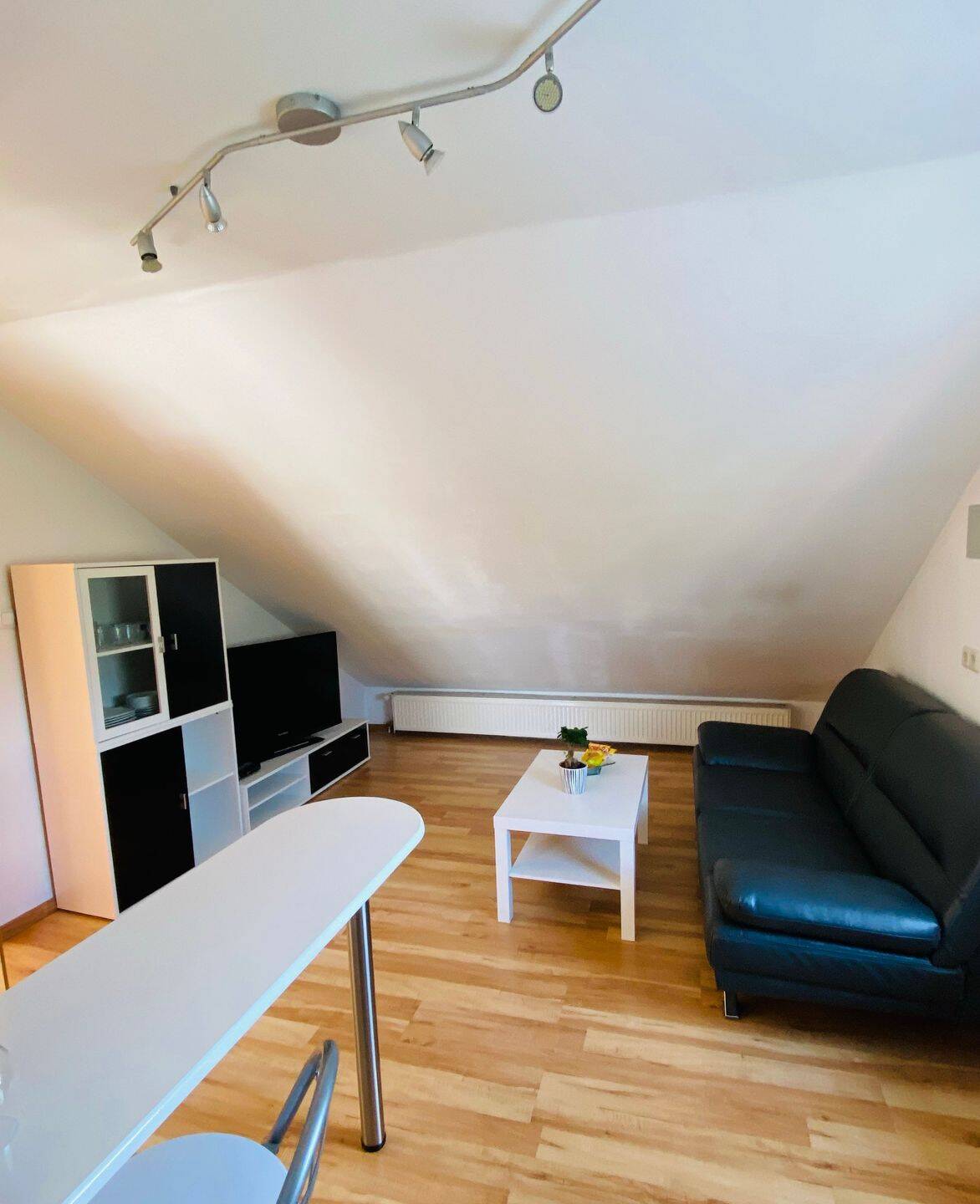 Möbl. 2 Zi. DG Apartment f. Lehrer, Referendar, Student (Nbg, Roth,Schwabach, Nürnberg) 485 Euro incl. aller Nebenkosten, 90530 Wendelstein