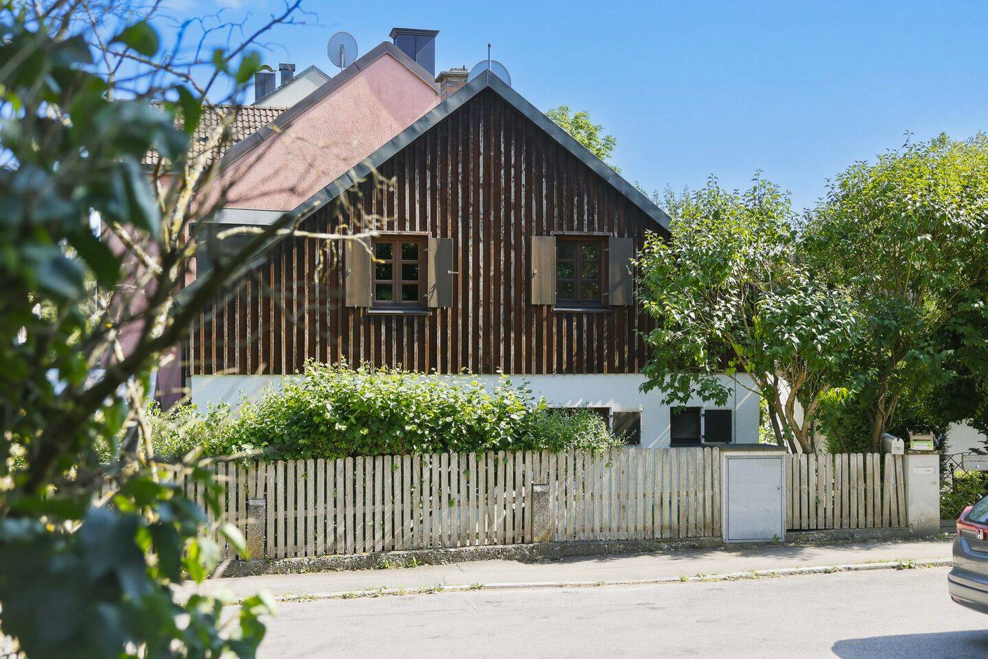 Reihenendhaus mit großzügigem Grundstück – attraktives Entwicklungspotenzial – TOP Lage FFB, 82256 Fürstenfeldbruck