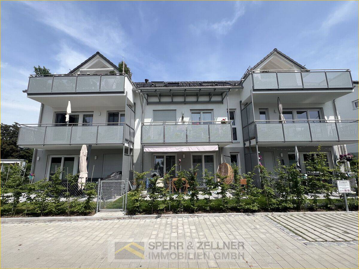 Gilching – moderne 4-Zimmer-Wohnung im Dachgeschoss mit schöner Terrasse, 82205 Gilching