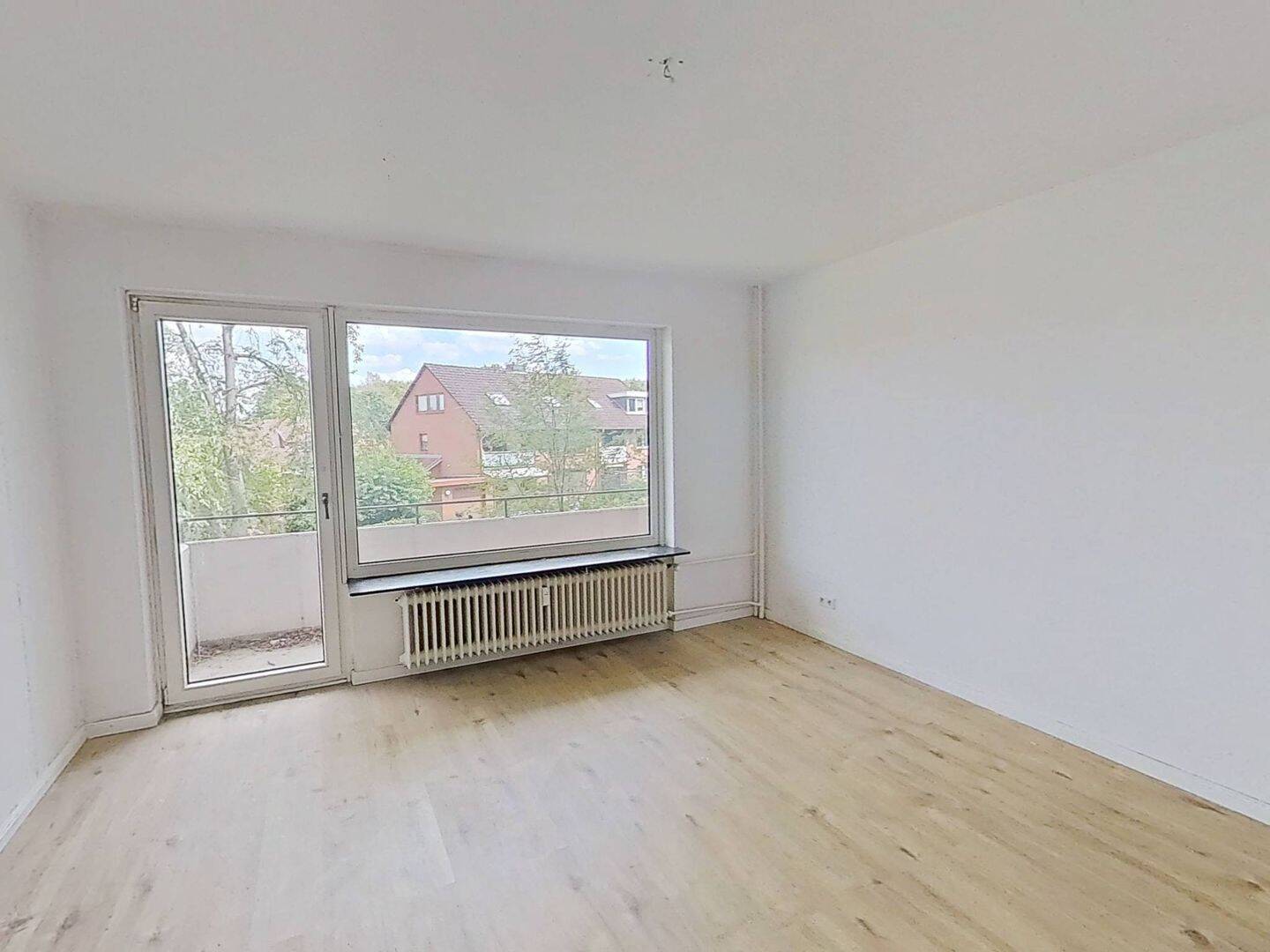 FRISCH SANIERT: Lichtdurchflutete 3-Zi.-Whg. mit BALKON, EBK und viel Komfort, 23909 Ratzeburg