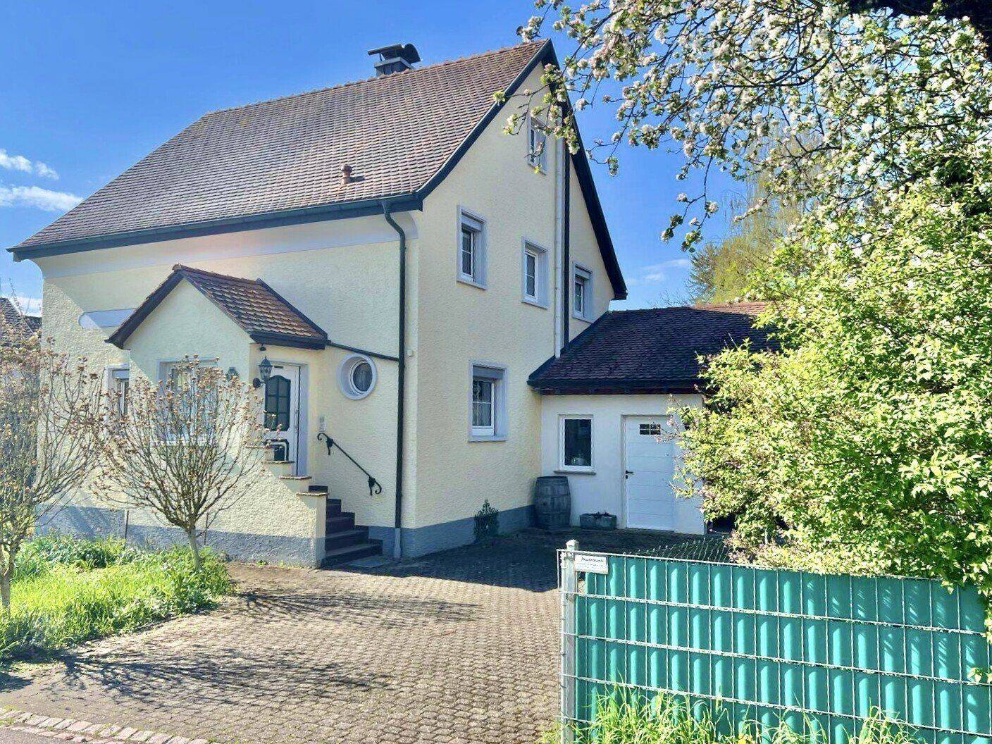 Attraktives Einfamilienhaus mit großzügigem Grundstück und viel Grünfläche, 79771 Klettgau