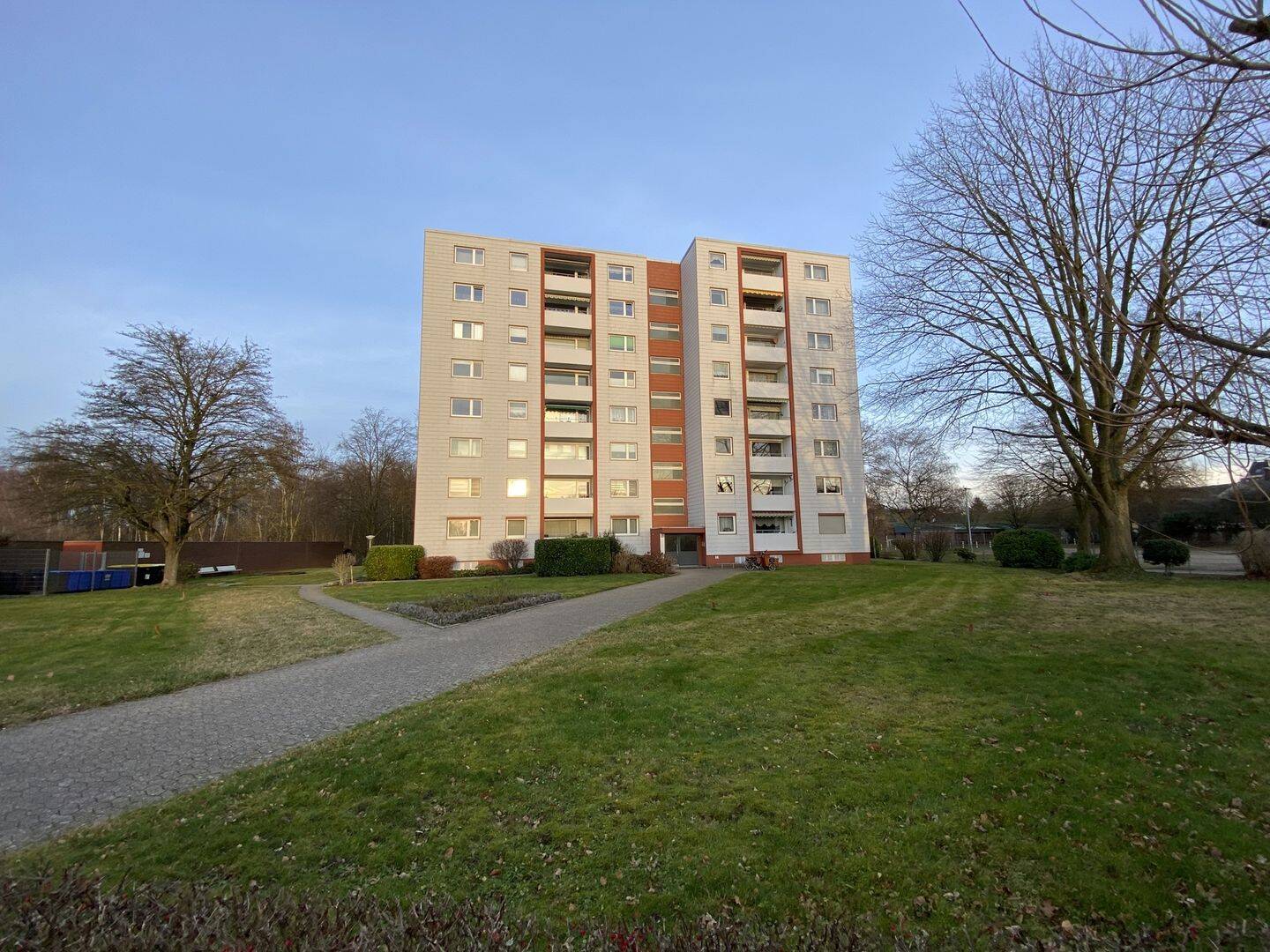 Investment mit Potenzial: Vermietete Etagenwohnung inklusive Einzelgarage, 41069 Mönchengladbach (Dahl Hehn Holt Ohler)