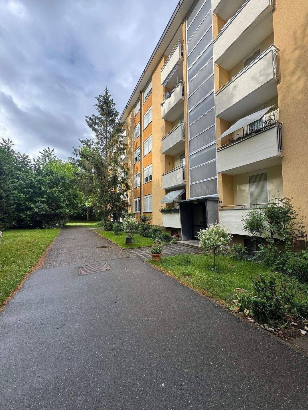 1 Zimmer mit Balkon direkt am Dutzendteich +++ mit Badewanne & Küche +++, 90478 Nürnberg (Dutzendteich Gleißhammer Glockenhof Sankt Peter Zerzabelshof)