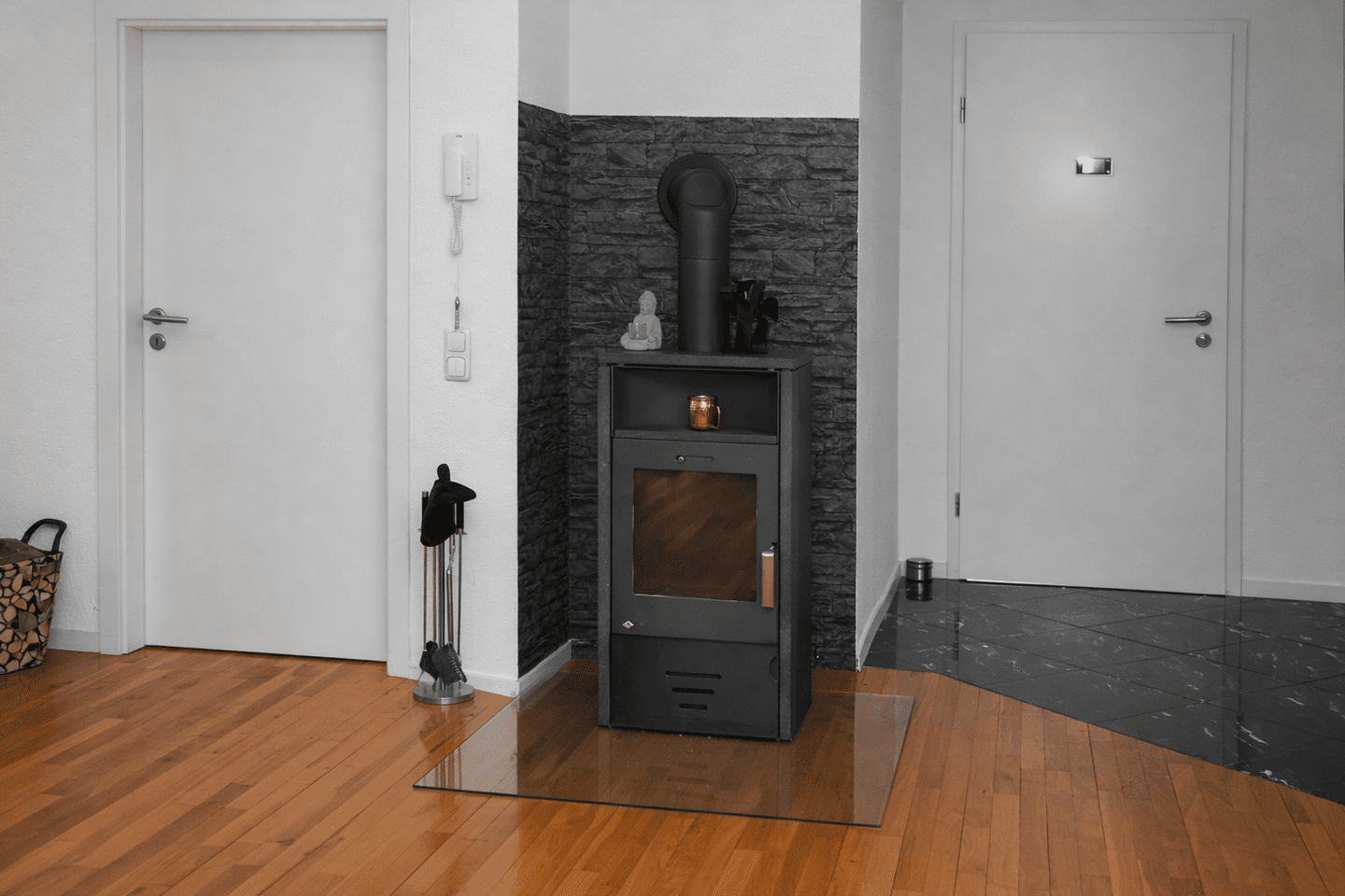Loftcharakter, Kamin & Südgarten – Wohnen der besonderen Art auf eine Ebene ca. 186 m², 74746 Höpfingen