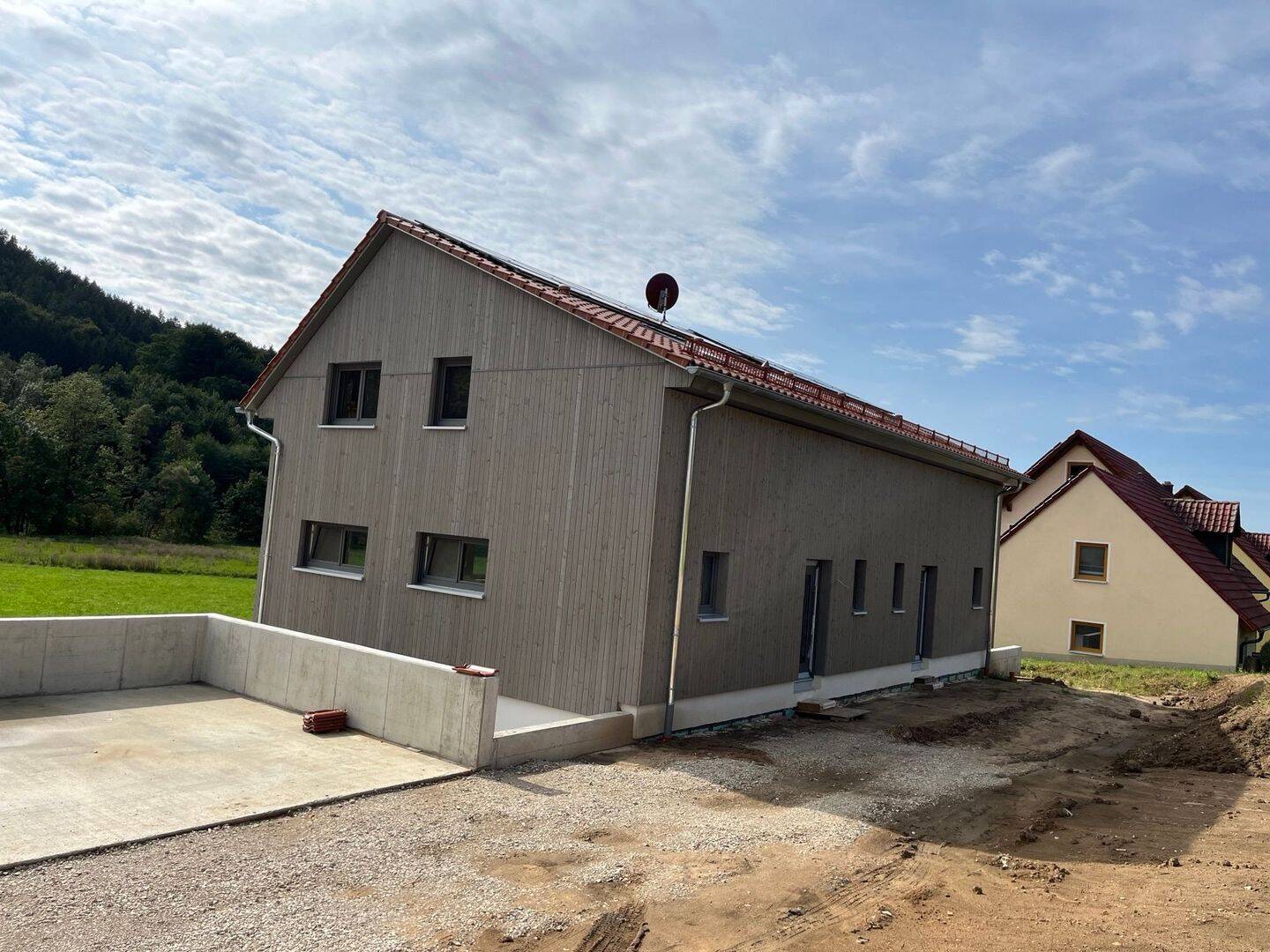 Neubau KFW 40 Doppelhaushälfte mit integrierter Einliegerwohnung Garage und Stellplatz, 92348 Berg b. Neumarkt i.d. OPf. (Berg)