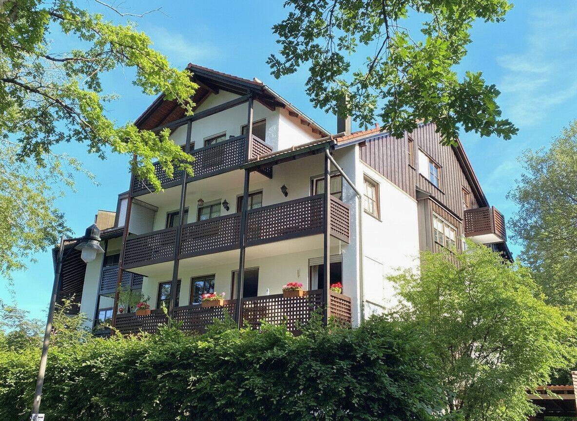 Sonnige Dachgeschosswohnung mit idyllischem Blick ins Grüne in ruhiger Bestlage, 85560 Ebersberg