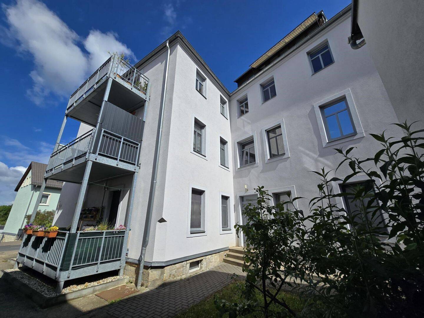großzügig, helle 3-Zimmerwohnung in gepflegter Wohnanlage mit Balkon zu verkaufen, 1796 Pirna